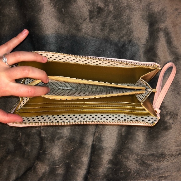 Steve Madden blush zip around clutch - Picture 3 of 3